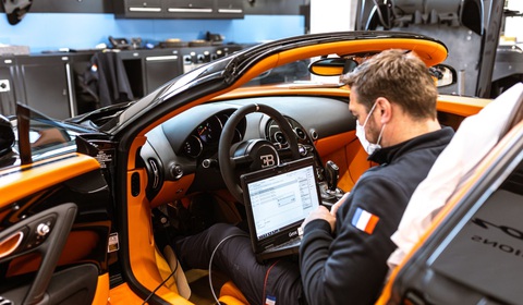 Chỉ có 3 triệu USD thì đừng mua Bugatti Chiron - Ảnh 12. Bộ tăng áp động cơ có giá 23.400 USD. Hiệu chỉnh động cơ tốn 26.000 USD. Đắt nhất là hộp số, với số tiền đáng kinh ngạc là 185.000 USD để thay thế. Tổng chi phí cho một động cơ W16 hoàn toàn mới, 8.0L, tăng áp kép là 856.000 USD, gần bằng 1/3 giá bán Chiron tiêu chuẩn mới