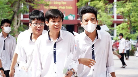 Phía Bắc: nhiều trường chưa 'chốt' điểm chuẩn dự kiến - Ảnh 1. Thí sinh dự thi tốt nghiệp THPT 2023 tại TP Vinh, Nghệ An - Ảnh: DOÃN HÒA