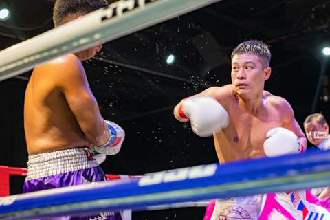 Trịnh Thế Long đấu võ sĩ boxing Thái Lan tranh đai WBC châu Á - Ảnh 3. Trịnh Thế Long sở hữu những cú đấm rất nặng - Ảnh: M.Q.