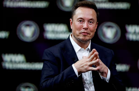 Elon Musk: X sẽ không còn cho phép người dùng chặn tài khoản khác - Ảnh 1. Tỉ phú Elon Musk mua lại Twitter (nay là X) vào tháng 10-2022 - Ảnh: REUTERS