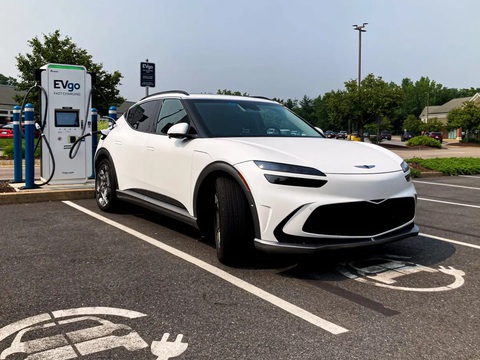 Hai lần lái xe điện 800km, trải nghiệm cả tốt lẫn xấu và bài học rút ra - Ảnh 3. Tốc độ sạc nhanh có khi khiến người dùng vui vẻ hơn cả tầm hoạt động - Ảnh: Insider