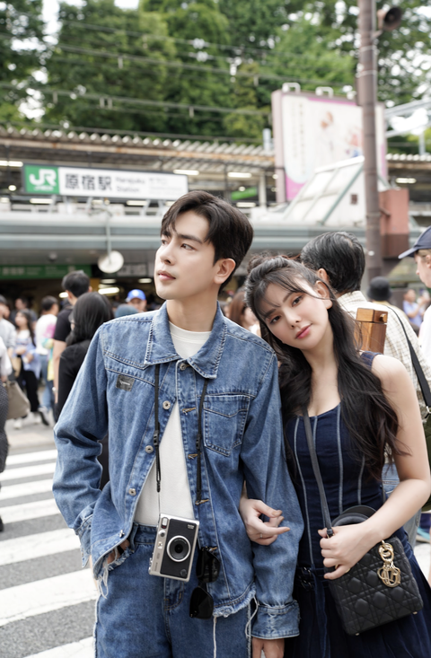 Ngỡ là nữ chính, nhưng hóa ra Thu Thủy chỉ là nữ phụ đam mỹ? - Ảnh 4. Bắt gặp bạn trai đang cười nói cùng một người đàn ông khác, nữ chính nhớ lại những kỷ niệm đẹp ngày xưa của hai người.