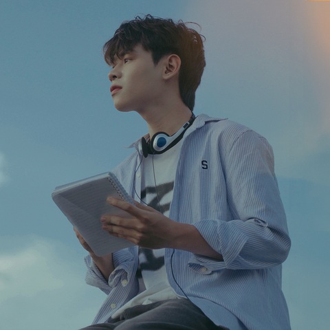 Lê Vũ muốn hướng đến người nghe bằng thông điệp về tình yêu và cuộc sống. EP Thôi đừng đi vội như một lời nhắc nhở về tình yêu, lòng kiên nhẫn và lòng tin vào bản thân