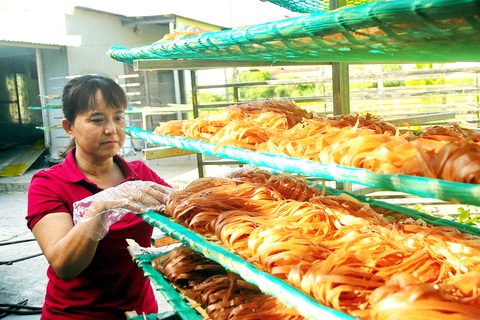 Đưa món quê ra thế giới - Ảnh 1. Mì Quảng bà Huệ hiện đã có mặt trên kệ hàng ở Hàn Quốc - Ảnh: B.D.