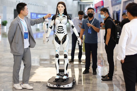 600 robot trên thế giới tham dự "Thế vận hội robot" tại Bắc Kinh - Ảnh 6. Một cô gái người máy giống người thật có thể tương tác với con người - Ảnh: PEOPLE'S DAILY CHINA