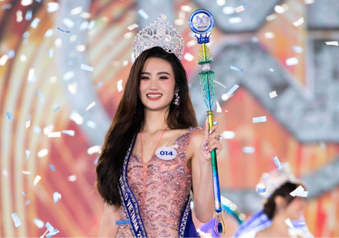 Lao nhao vì 'Hoa hậu trưởng thành' - Ảnh 2. Lao nhao vì 'Hoa hậu trưởng thành' - Ảnh 2.