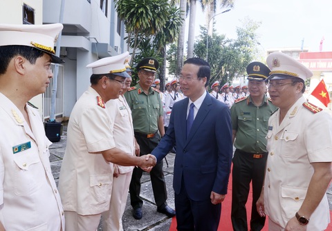 Chủ tịch nước Võ Văn Thưởng thăm Công an tỉnh An Giang - Ảnh: TTXVN Chủ tịch nước Võ Văn Thưởng thăm Công an tỉnh An Giang - Ảnh: TTXVN