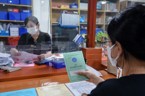 Người dân làm thủ tục liên quan đến bảo hiểm xã hội tại Hà Nội - Ảnh minh hoạ: NAM TRẦN Người dân làm thủ tục liên quan đến bảo hiểm xã hội tại Hà Nội - Ảnh minh họa: NAM TRẦN