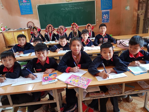 Cô giáo cắm bản: 'Mình bỏ đi thì những đứa trẻ nơi đây sẽ ra sao?' - Ảnh 3. Học sinh Trường tiểu học & THCS Nật Sơn, Kim Bôi, Hòa Bình năm học trước - Ảnh: Tác giả cung cấp
