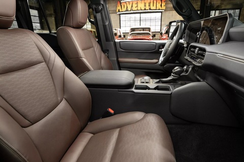 Ảnh thực tế và một số thông tin thêm về Toyota Land Cruiser Prado mới - Ảnh 8. Ảnh thực tế và một số thông tin thêm về Toyota Land Cruiser Prado mới - Ảnh 8.
