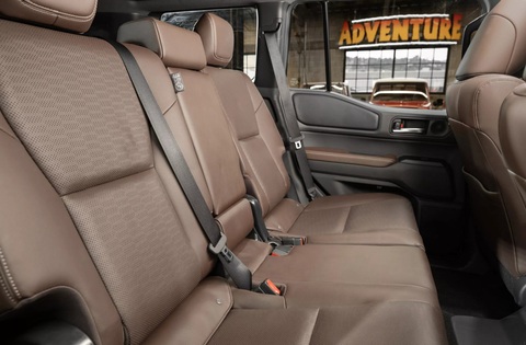 Ảnh thực tế và một số thông tin thêm về Toyota Land Cruiser Prado mới - Ảnh 11. Ảnh thực tế và một số thông tin thêm về Toyota Land Cruiser Prado mới - Ảnh 11.
