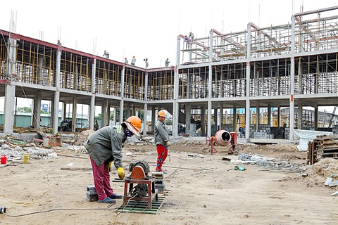 Trường tiểu học Bình Trị Đông A, quận Bình Tân, TP.HCM đang được gấp rút xây dựng - Ảnh: PHƯƠNG QUYÊN Trường tiểu học Bình Trị Đông A, quận Bình Tân, TP.HCM đang được gấp rút xây dựng - Ảnh: PHƯƠNG QUYÊN