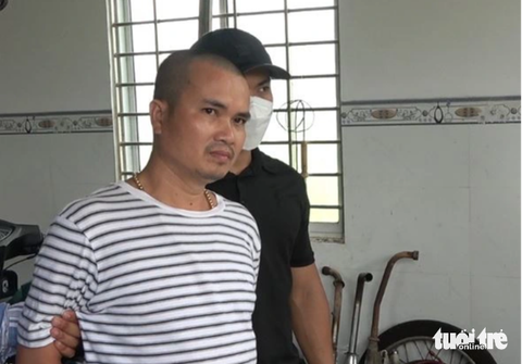Bắt nhóm người đe dọa mẹ của thanh niên vay 300 triệu đồng để trả tiền thay con - Ảnh 1. Phạm Ngọc Hội lúc bị bắt - Ảnh: LÊ HOÀI