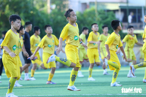 Sông Lam Nghệ An sẽ rà soát tuổi thực của các lứa U - Ảnh 2. Các cầu thủ trẻ được đào tạo tại Trung tâm đào tạo bóng đá trẻ Sông Lam Nghệ An - Ảnh: DOÃN HÒA