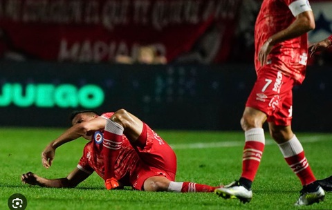 Marcelo bật khóc sau khi khiến đối thủ gãy chân kinh hoàng - Ảnh 4. Luciano Sanchez cần khoảng 1 năm để bình phục - Ảnh: AP