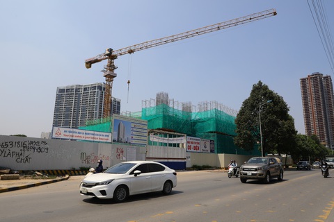 Hà Nội loại 7 người có trăm m2 đất vẫn trúng suất mua nhà ở xã hội tại dự án NHS Trung Văn - Ảnh 3. Dự án nhà ở xã hội NHS Trung Văn đang xây dựng tại phường Trung Văn, quận Nam Từ Liêm, Hà Nội - Ảnh: DANH KHANG