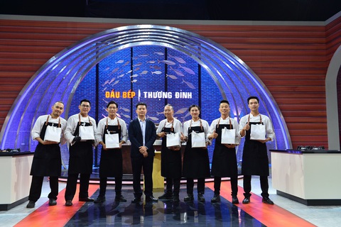 Top Chef tập 8: Tôm quý Việt ‘đọ dáng’ trên sứ cao cấp của Noritake - Ảnh 1. Top Chef tập 8: Tôm quý Việt ‘đọ dáng’ trên sứ cao cấp của Noritake - Ảnh 1.