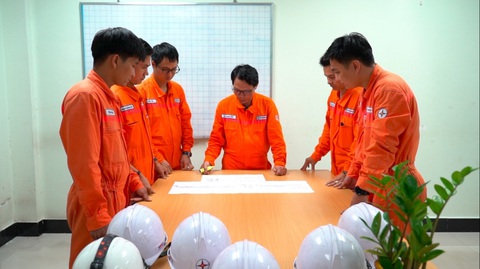 EPS sẵn sàng nguồn lực cho cao điểm sửa chữa lớn năm 2023 - Ảnh 2. EPS sẵn sàng nguồn lực cho cao điểm sửa chữa lớn năm 2023 - Ảnh 2.