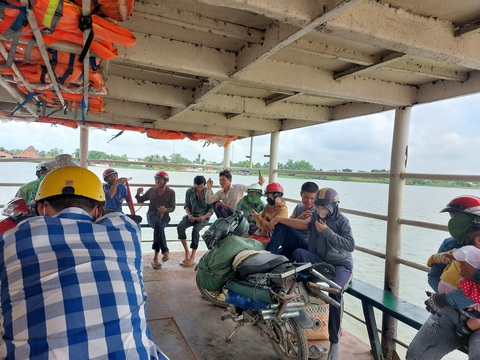 Vĩnh Long đã chấn chỉnh bến phà thu phí ‘chặt chém’ - Ảnh 1. Vĩnh Long đã chấn chỉnh bến phà An Phước thu phí "chặt chém" - Ảnh: TỐNG KHOA