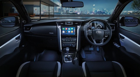Toyota tung bản cập nhật 2023 cho Fortuner - Ảnh 2. Nội thất xe trang bị màn hình 9 inch mới hỗ trợ Android Auto và Apple CarPlay không dây - Ảnh: Toyota