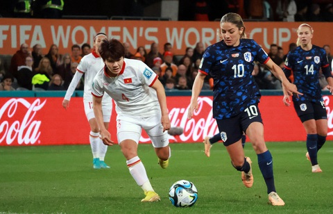 'World Cup 2023 tạo động lực cho cầu thủ nữ trẻ' - Ảnh 1. Đội tuyển nữ Việt Nam trong trận thua Hà Lan 0-7 - Ảnh: TRUNG NGHĨA
