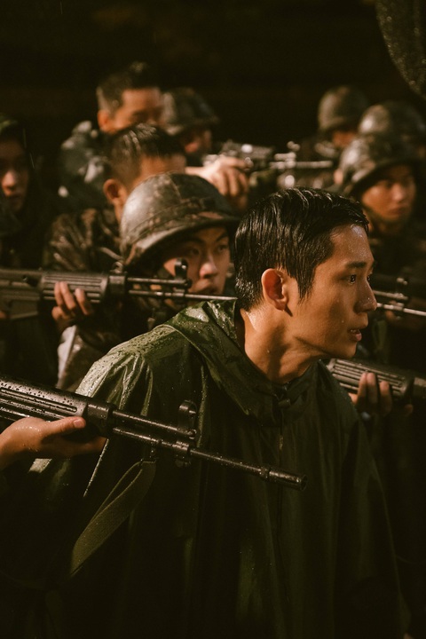 ‘Truy bắt lính đào ngũ 2’ của Jung Hae In tăng bạo lực và đen tối - Ảnh 2. D.P 2 nặng nề và u ám - Ảnh: Netflix