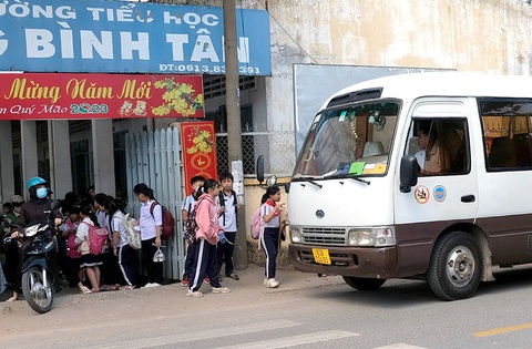 Xe đưa rước học sinh ở TP Biên Hòa, Đồng Nai - Ảnh: A.LỘC Xe đưa rước học sinh ở TP Biên Hòa, Đồng Nai - Ảnh: A.LỘC