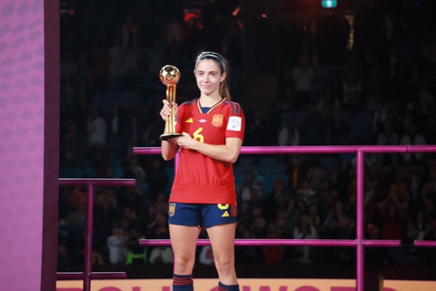 Chùm ảnh tuyển nữ Tây Ban Nha đoạt cúp vàng World Cup nữ 2023 và nhận thưởng 4,29 triệu USD - Ảnh 15. Tiền vệ Aitana Bonmati (Tây Ban Nha) giành danh hiệu Quả bóng vàng World Cup nữ 2023 - Ảnh: TRUNG NGHĨA
