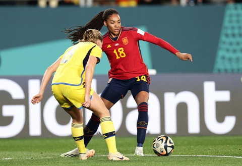 Tương quan sức mạnh giữa tuyển nữ Tây Ban Nha và Anh trước chung kết World Cup nữ 2023 - Ảnh 1. Salma Paralluelo (18) được đánh giá là ngôi sao đáng xem của Tây Ban Nha ở World Cup nữ 2023 - Ảnh: REUTERS