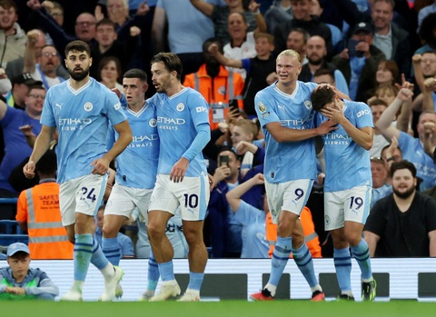 Alvarez lập công giúp Manchester City khởi đầu toàn thắng - Ảnh 1. Cầu thủ Manchester City ăn mừng bàn thắng vào lưới Newcastle - Ảnh: REUTERS