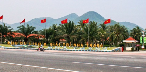 Đem đất đang bị xử lý bán: Dân kiến nghị lên Thủ tướng, tỉnh giao sở kiểm tra - Ảnh 1. Dự án khu du lịch và giải trí Nha Trang, tại sông Lô, xã Phước Đồng, TP Nha Trang (Khánh Hòa) bị dân khiếu nại suốt hơn 21 năm qua đến nay và đề nghị không bán đấu giá đất đang bị xử lý - Ảnh: PHAN SÔNG NGÂN