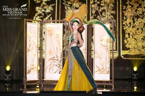 Độc lạ trang phục văn hóa dân tộc từ Miss Grand Vietnam 2023 - Ảnh 16. Trang phục lấy cảm hứng từ bốn bức danh họa Mai, Lan, Cúc, Trúc do hoa hậu Mai Phương thể hiện được nhiều fan sắc đẹp đánh giá cao