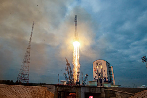 tên lửa Soyuz 2.1 mang theo tàu Luna-25 đã khởi hành từ sân bay vũ trụ Vostochny, ngày 11-8 - Ảnh: REUTERS Tên lửa Soyuz 2.1 mang theo tàu thám hiểm Mặt trăng Luna-25 đã khởi hành từ sân bay vũ trụ Vostochny, Nga, ngày 11-8 - Ảnh: REUTERS