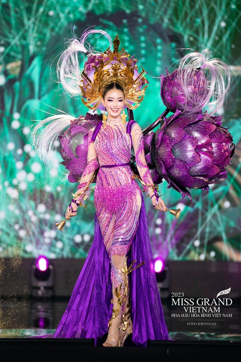 Độc lạ trang phục văn hóa dân tộc từ Miss Grand Vietnam 2023 - Ảnh 18. Trang phục lấy cảm hứng từ hoa atiso được đánh giá tích cực.