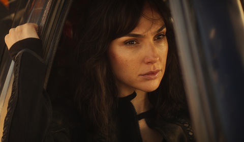 ‘Wonder Woman’ Gal Gadot đóng ‘Nhiệm vụ bất khả thi’ phiên bản nữ - Ảnh 1. Gal Gadot xinh đẹp và lạnh lùng trong Heart of Stone - Ảnh: Netflix