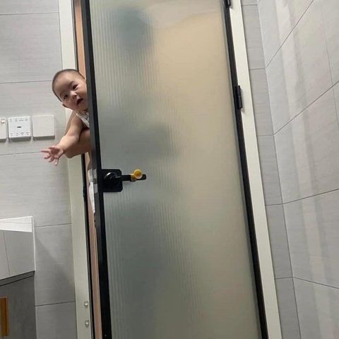Ảnh vui 21-8: Đứa đi cùng xe đạp năm 17 tuổi của bạn đâu rồi? - Ảnh 4. Chưa kịp 2 phút thì lại "mẹ ơi".