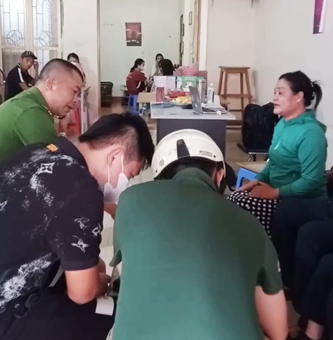 Không khởi tố nhóm Bông hồng đen lấy máu học sinh để xét nghiệm HIV ở Hải Phòng- Ảnh 1. Công an quận Đồ Sơn không khởi tố hình sự liên quan vụ việc nhóm Bông hồng đen tự ý lấy mẫu máu của học sinh để sàng lọc HIV - Ảnh: Cắt từ video