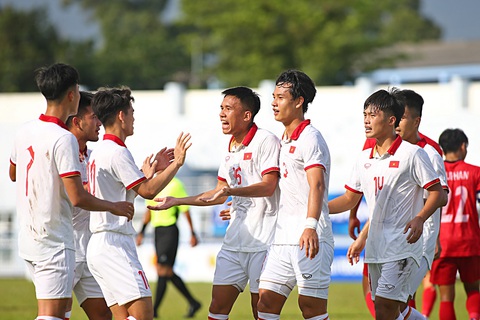 Giải U23 Đông Nam Á 2023: U23 Việt Nam cần hoàn thiện hơn nữa - Ảnh 1. Các cầu thủ U23 Việt Nam cần cải thiện hơn nữa sau chiến thắng trước U23 Lào - Ảnh: HOÀNG TÙNG