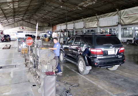 Đăng kiểm vắng khách, lo quá tải cuối năm - Ảnh 1. Cảnh vắng vẻ tại Trung tâm đăng kiểm xe cơ giới 50-03S (TP Thủ Đức, TP.HCM) sáng 21-8 - Ảnh: T.T.D.