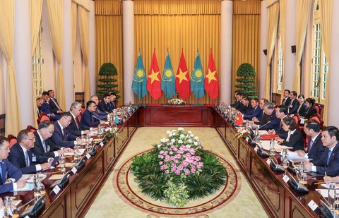 Chủ tịch nước Võ Văn Thưởng đón, hội đàm Tổng thống Kazakhstan - Ảnh 5. Toàn cảnh cuộc hội đàm giữa Chủ tịch nước Võ Văn Thưởng và Tổng thống Kazakhstan Kassym-Jomart Tokayev - Ảnh: NGUYỄN KHÁNH