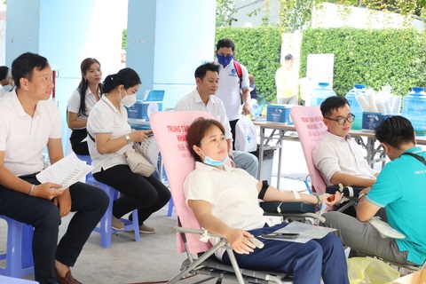 300 cán bộ viên chức, đoàn viên Sawaco hiến máu - Ảnh 4. Đoàn viên, công nhân viên chức, người lao động Sawaco hiến máu tại "Ngày hội hiến máu tình nguyện năm 2023" - Ảnh: ĐINH BÍCH