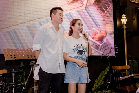 Phùng Ngọc Huy tổ chức sinh nhật cho con gái Lavie - Ảnh 2. Nam ca sĩ xúc động gửi lời cảm ơn khách mời đã chia sẻ niềm vui đoàn tụ với con gái
