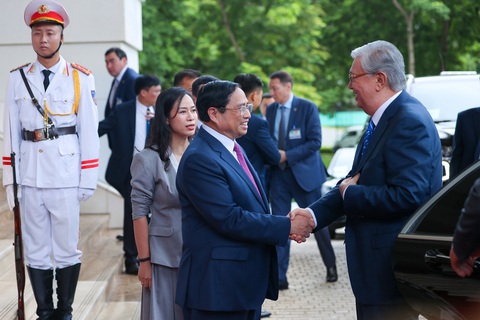 Tổng thống Kazakhstan: Việt Nam là đối tác chủ chốt tại Đông Nam Á - Ảnh 3. Thủ tướng Phạm Minh Chính tiếp Tổng thống Kazakhstan Kassym-Jomart Tokayev - Ảnh: chinhphu.vn
