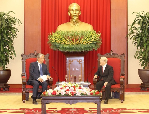 Tổng thống Kazakhstan: Việt Nam là đối tác chủ chốt tại Đông Nam Á - Ảnh 2. Tổng bí thư Nguyễn Phú Trọng trao đổi với Tổng thống Tokayev một số phương hướng, biện pháp lớn nhằm thúc đẩy quan hệ hai nước lên tầm cao mới - Ảnh: TTXVN