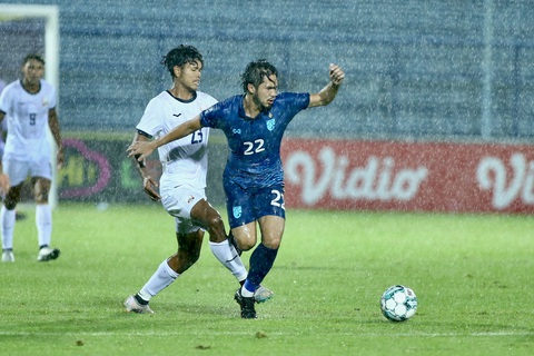 Cơn mưa nặng hạt khiến chất lượng chuyên môn trận U23 Thái Lan - U23 Campuchia (2-0) bị ảnh hưởng - Ảnh: HOÀNG TÙNG Cơn mưa nặng hạt khiến chất lượng chuyên môn trận U23 Thái Lan - U23 Campuchia (2-0) bị ảnh hưởng - Ảnh: HOÀNG TÙNG