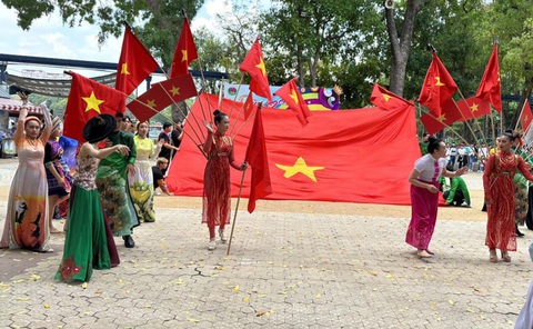 Nhiều hoạt động vui chơi sẽ được doanh nghiệp tổ chức dịp 2-9. Ảnh: N.TRÍ Nhiều hoạt động vui chơi sẽ được doanh nghiệp tổ chức dịp 2-9 - Ảnh: N.TRÍ