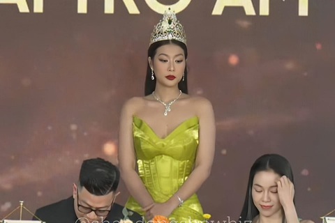 Ảnh vui 22-8: Hoa hậu Thiên Ân nhắc nhớ kỷ niệm thời học sinh - Ảnh 1. Đôi mắt "chấn động" của hoa hậu Thiên Ân. (Nguồn: Chấn động showbiz)