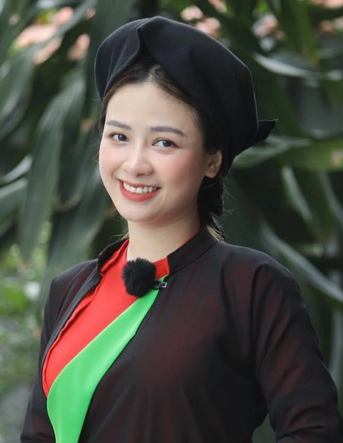 Trước giờ lộ diện Ca sĩ mặt nạ, Khánh Linh hay Dương Hoàng Yến là Madam Vịt? - Ảnh 4. Ca sĩ Dương Hoàng Yến