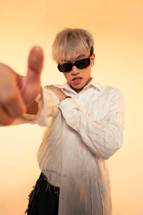 gung0cay: “Rap Việt là nơi giúp tôi nâng cấp nhanh nhất” - Ảnh 3. ZONE của gung0cay được phát hành bởi DAO Music Entertainment, đã có mặt trên các nền tảng nhạc số như Spotify, Apple Music, Zing MP3, Nhaccuatui,...