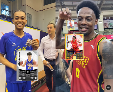 Người hâm mộ ‘săn’ thẻ bài sao bóng rổ VBA - Ảnh 5. Hassan Thomas (phải) và Trần Văn Trung thích thú với lá thẻ mang tên mình - Ảnh: VBA